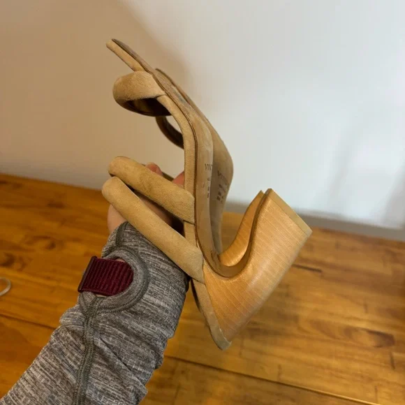 Vince Dara Suede Leather Tan Wooden Heel Mules Sandals Heels Size 9 - Picture 6 of 6